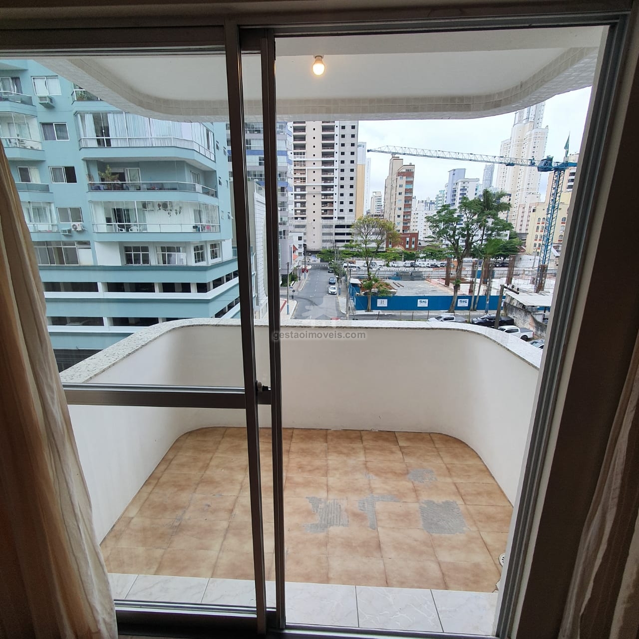 Apartamento para locação no Ed. Cravo e Canela