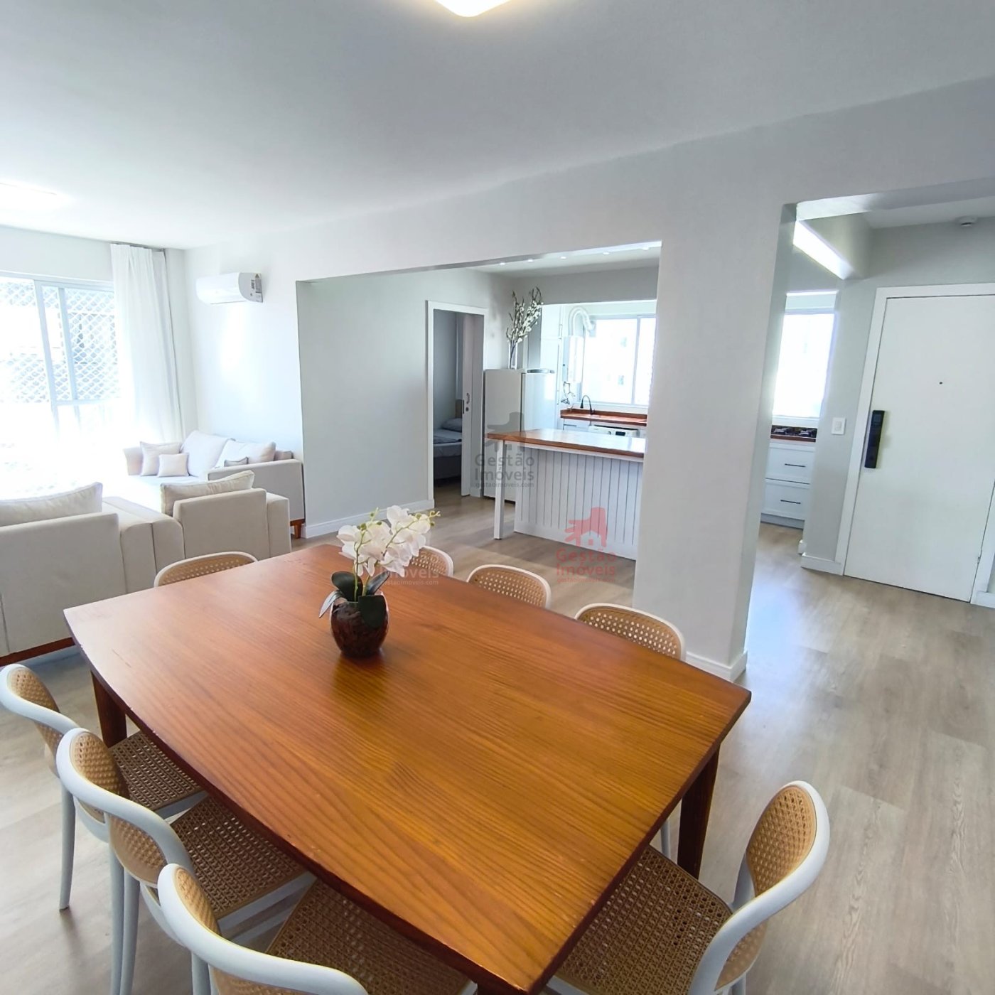 Apartamento 4 quartos sendo 2 suítes a venda no Centro de BC