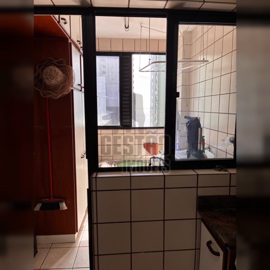Venda de apartamento quadra mar com 3 quartos no centro de BC
