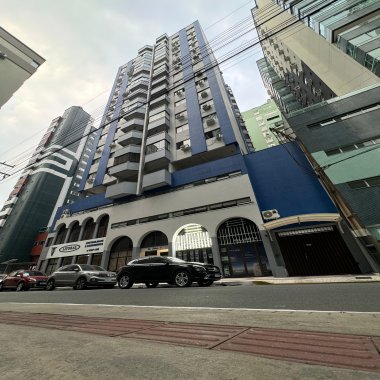 Apartamento QUADRA MAR Mobiliado no Centro de Balneário Camboriú 