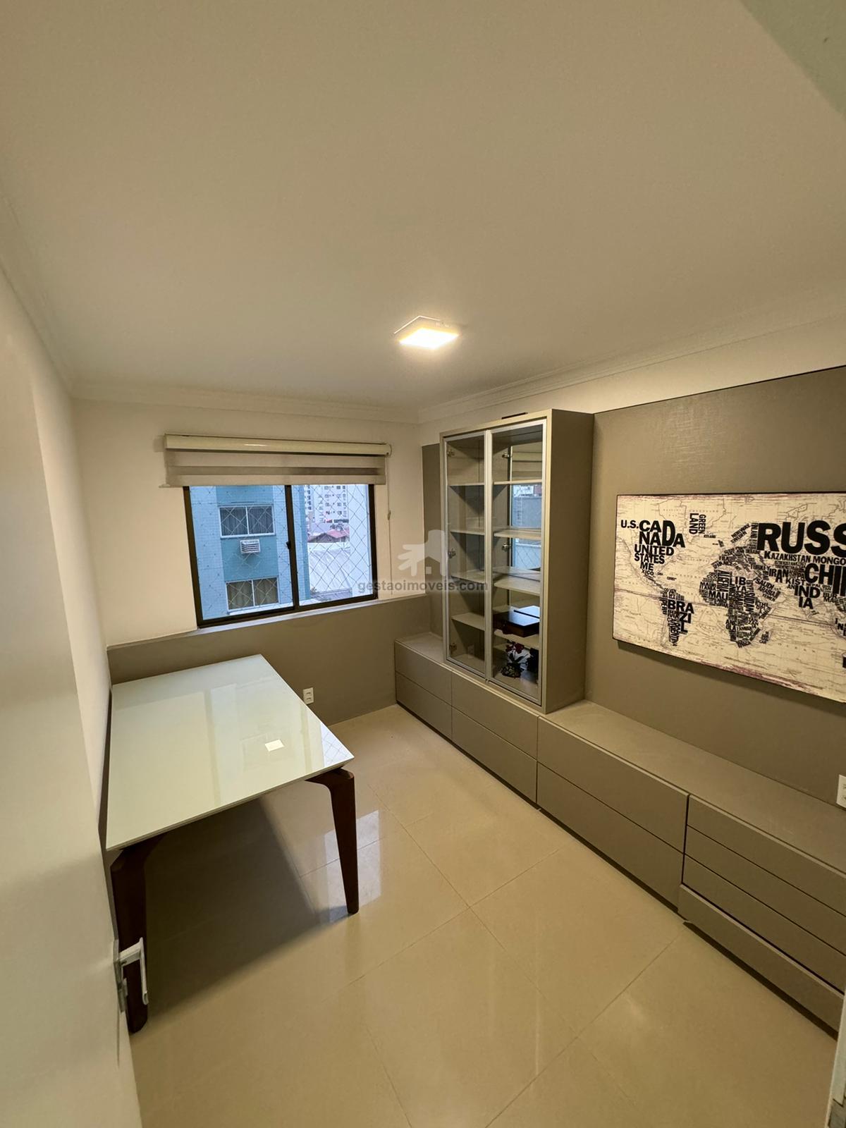 Apartamento QUADRA MAR Mobiliado no Centro de Balneário Camboriú 