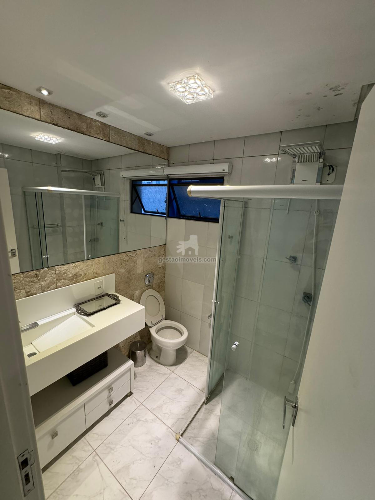 Apartamento QUADRA MAR Mobiliado no Centro de Balneário Camboriú 