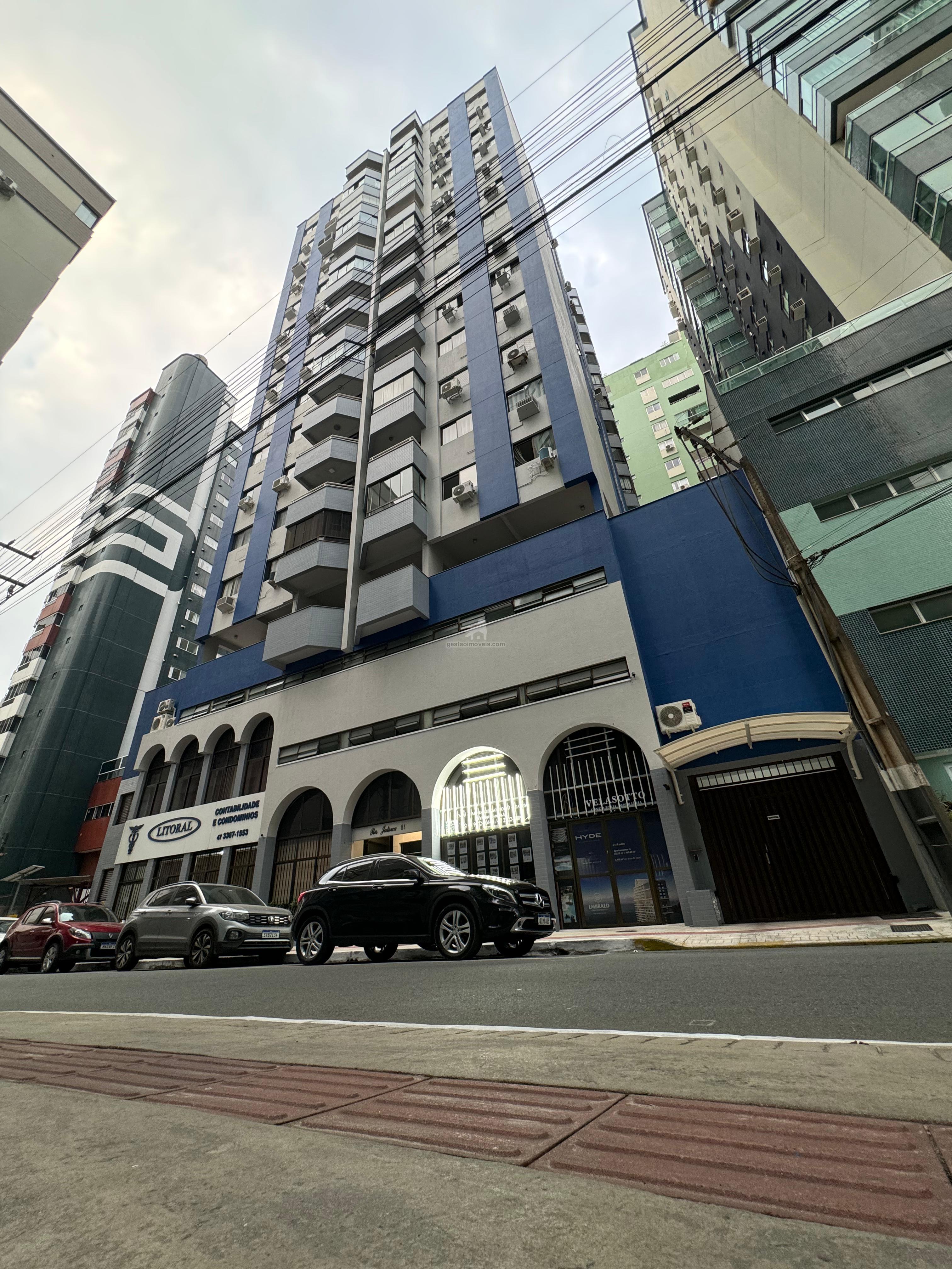 Apartamento QUADRA MAR Mobiliado no Centro de Balneário Camboriú 