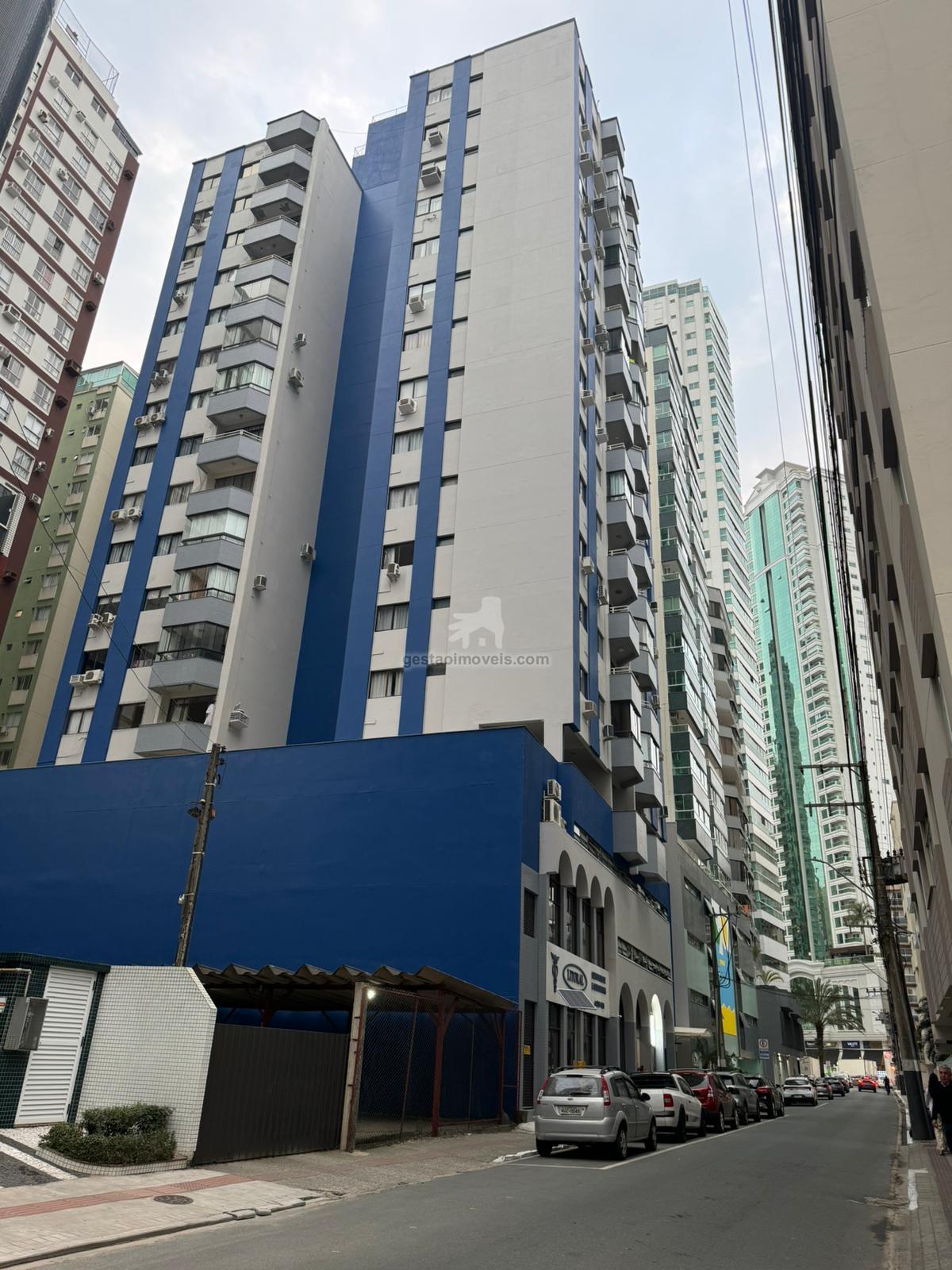 Apartamento QUADRA MAR Mobiliado no Centro de Balneário Camboriú 
