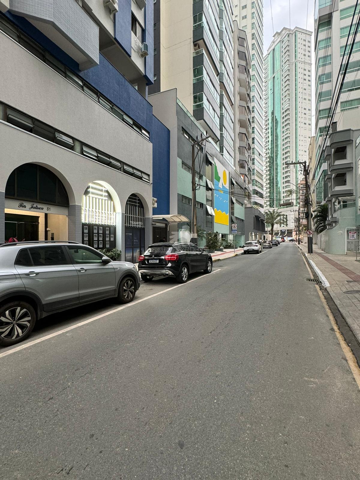 Apartamento QUADRA MAR Mobiliado no Centro de Balneário Camboriú 