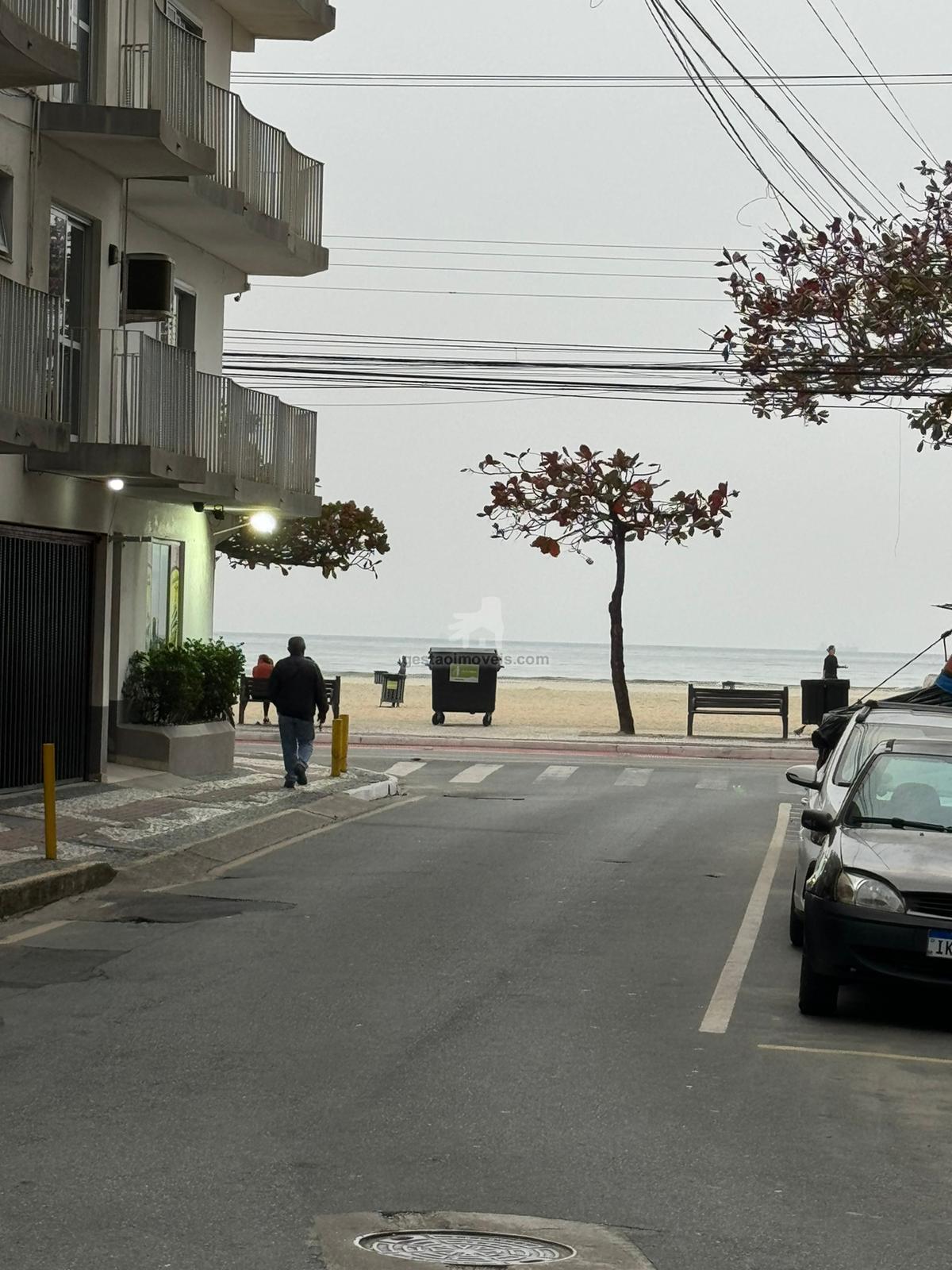 Apartamento QUADRA MAR Mobiliado no Centro de Balneário Camboriú 