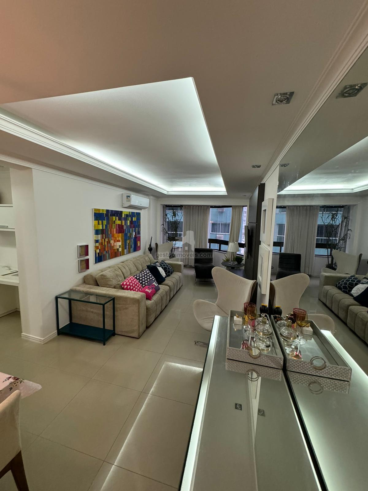 Apartamento QUADRA MAR Mobiliado no Centro de Balneário Camboriú 