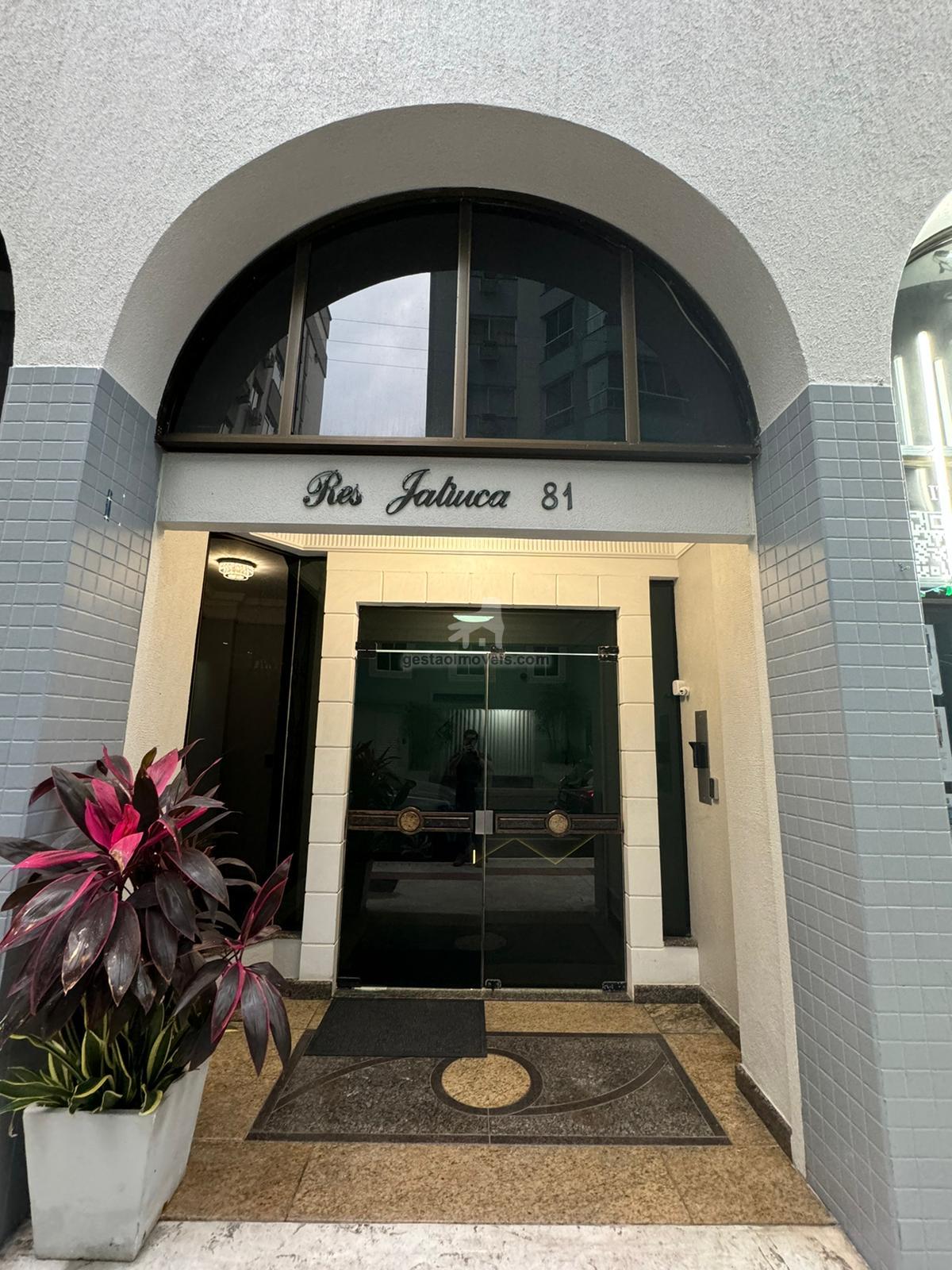 Apartamento QUADRA MAR Mobiliado no Centro de Balneário Camboriú 
