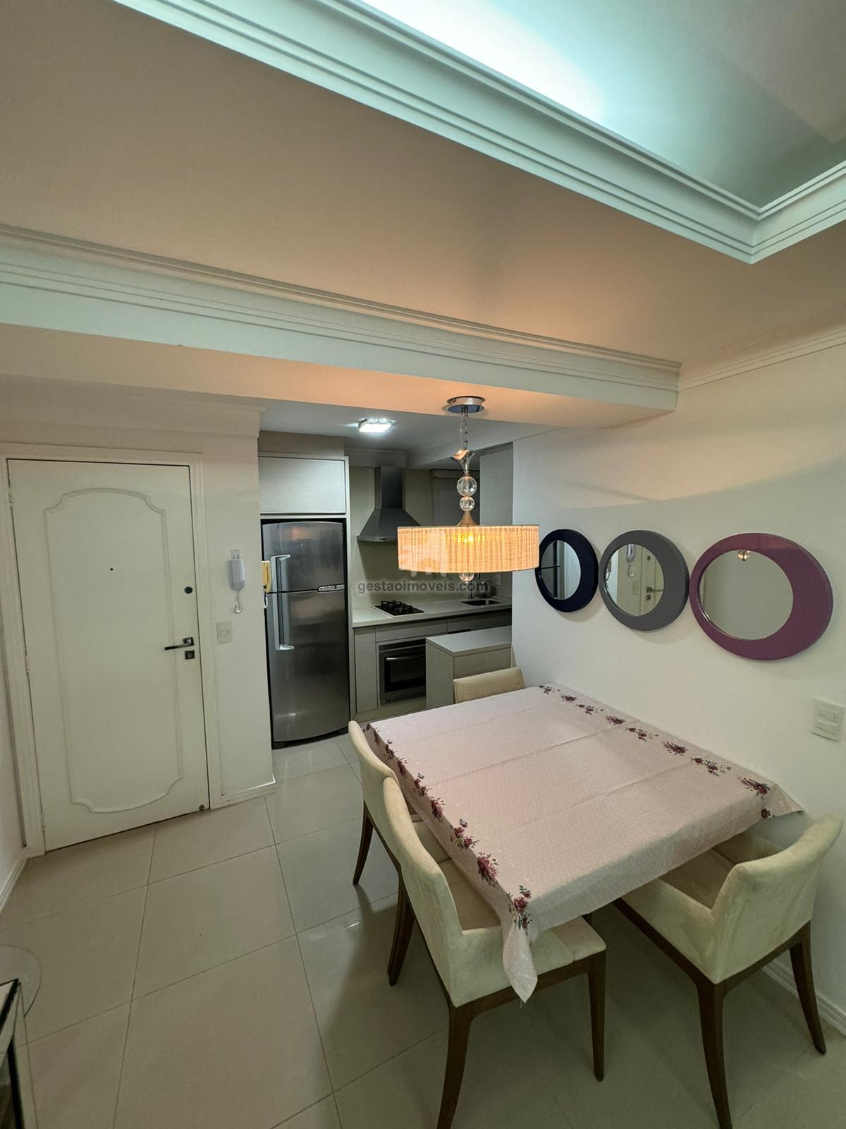 Apartamento QUADRA MAR Mobiliado no Centro de Balneário Camboriú 