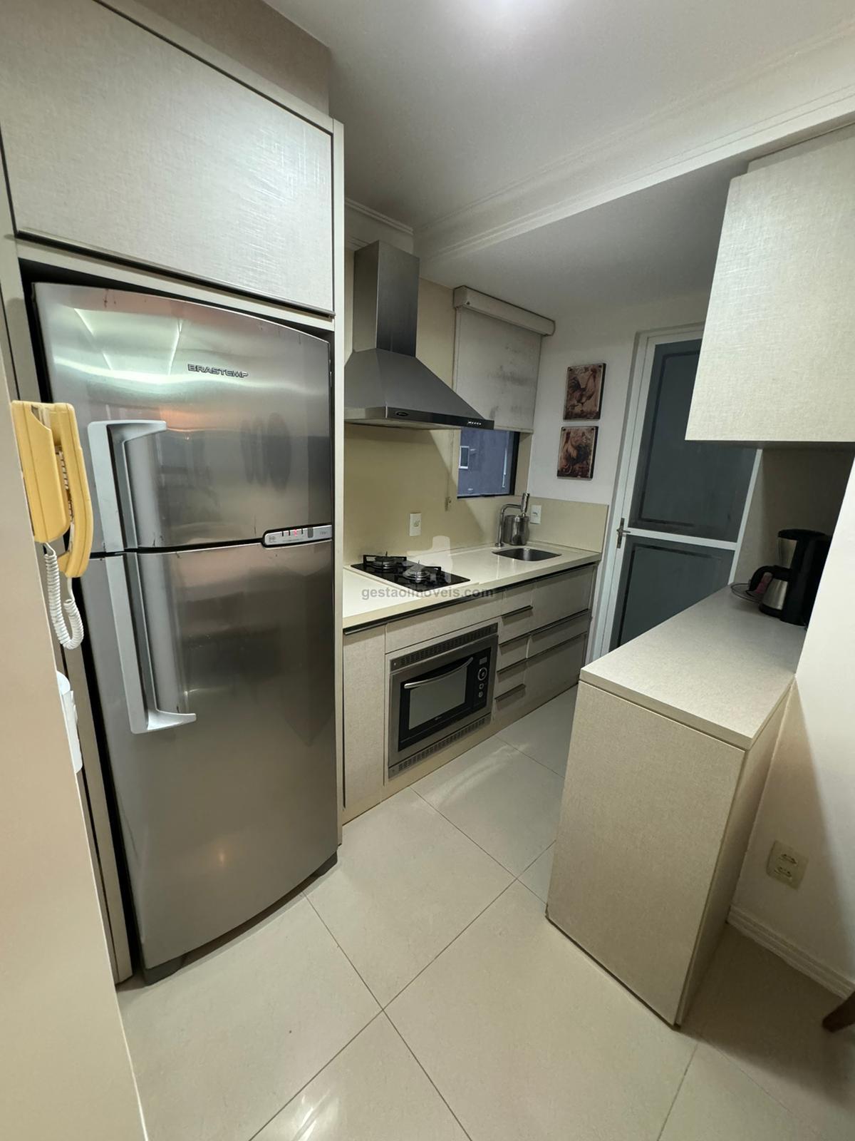 Apartamento QUADRA MAR Mobiliado no Centro de Balneário Camboriú 