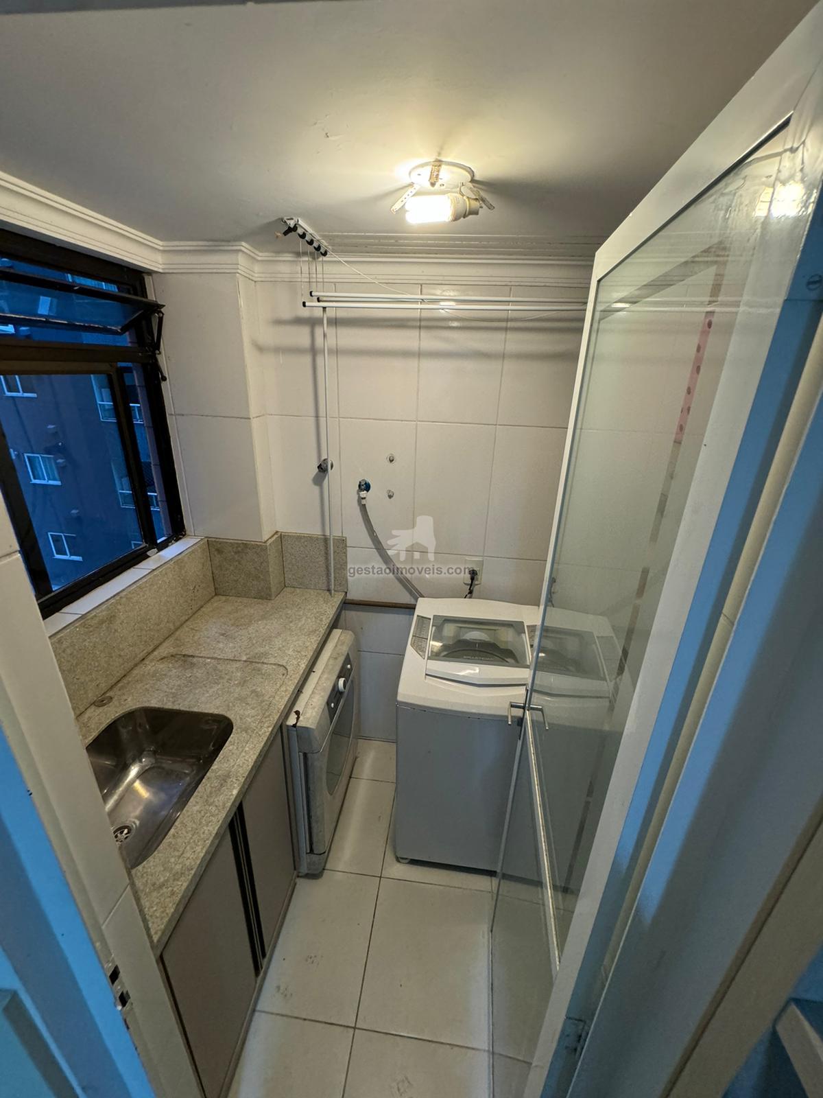 Apartamento QUADRA MAR Mobiliado no Centro de Balneário Camboriú 