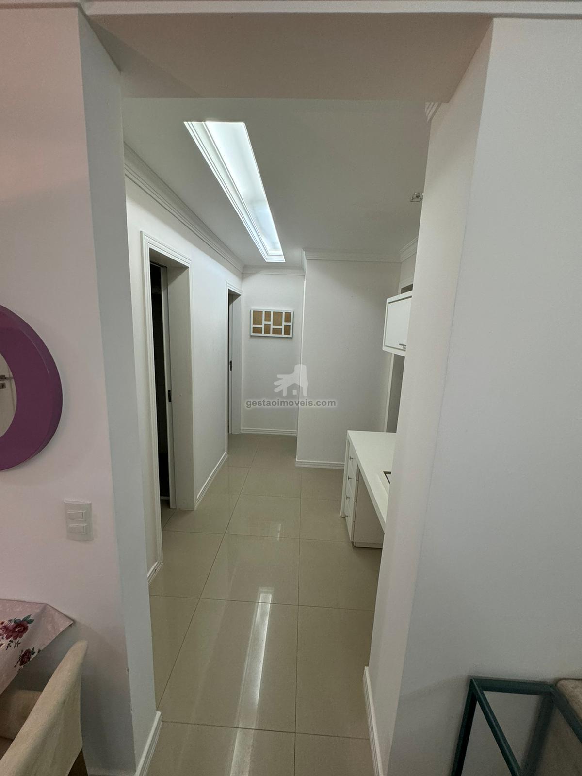 Apartamento QUADRA MAR Mobiliado no Centro de Balneário Camboriú 