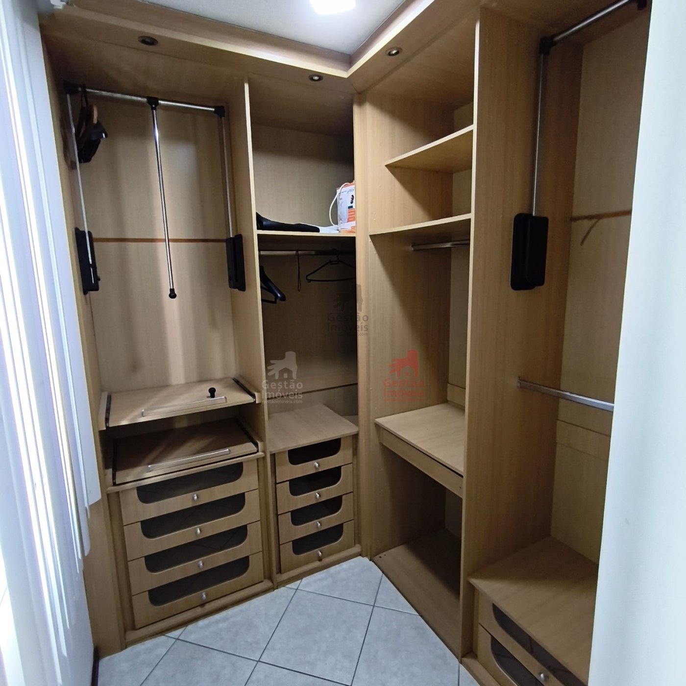 Apartamento 2 quartos para Locação Anual no bairro Centro em Balneário Camboriú