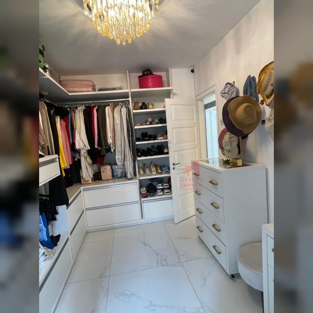 Quadra mar com 3 dormitórios em Balneário Camboriú